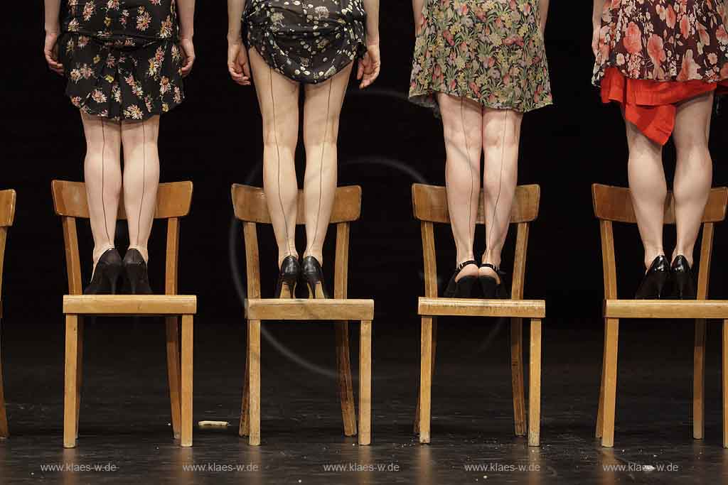 Blick auf Buehne, Bhne des Stadttheater in Wuppertal Elberfeld bei der Generalprobe des Stck, Stueck Victor von Pina Bausch, Tanztheater Pina Bausch