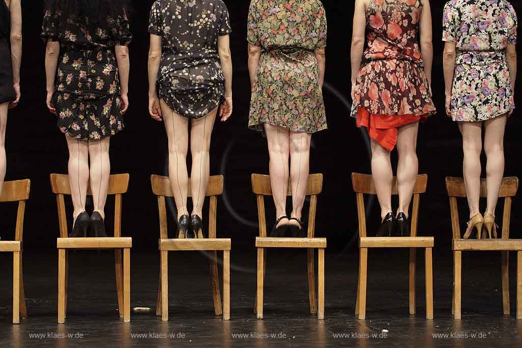 Blick auf Buehne, Bhne des Stadttheater in Wuppertal Elberfeld bei der Generalprobe des Stck, Stueck Victor von Pina Bausch, Tanztheater Pina Bausch
