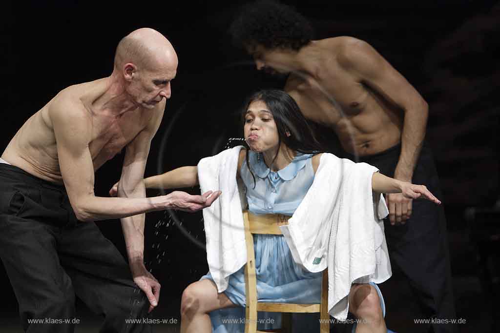 Blick auf Buehne, Bhne des Stadttheater in Wuppertal Elberfeld bei der Generalprobe des Stck, Stueck Victor von Pina Bausch, Tanztheater Pina Bausch