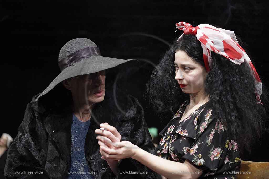 Blick auf Buehne, Bhne des Stadttheater in Wuppertal Elberfeld bei der Generalprobe des Stck, Stueck Victor von Pina Bausch, Tanztheater Pina Bausch