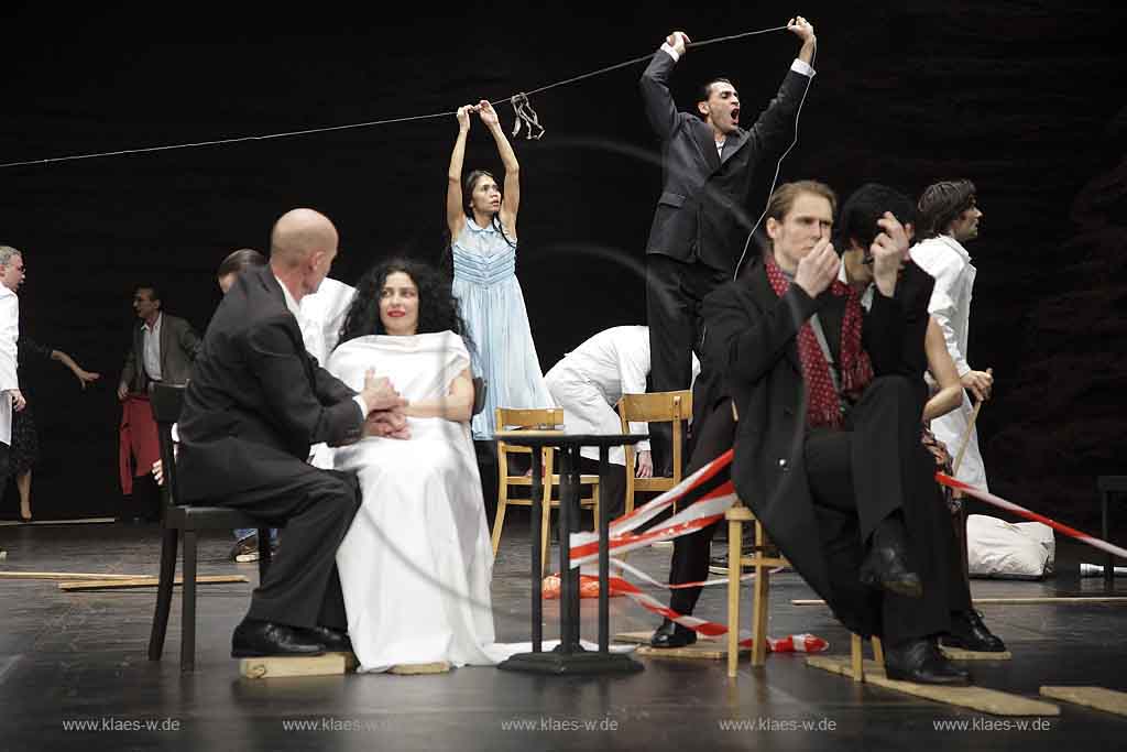 Blick auf Buehne, Bhne des Stadttheater in Wuppertal Elberfeld bei der Generalprobe des Stck, Stueck Victor von Pina Bausch, Tanztheater Pina Bausch