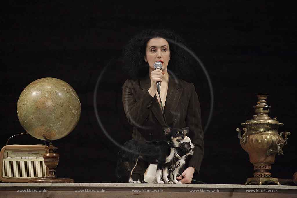 Blick auf Buehne, Bhne des Stadttheater in Wuppertal Elberfeld bei der Generalprobe des Stck, Stueck Victor von Pina Bausch, Tanztheater Pina Bausch