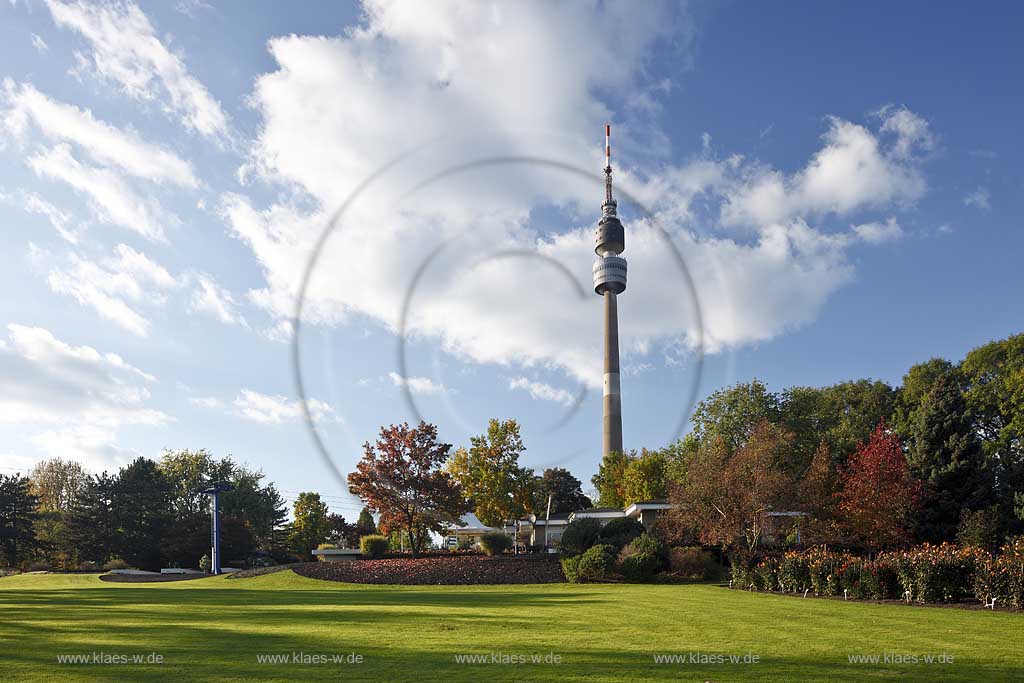 Dortmund Westfalenpark  Fernmeldeturm Florianturm und Herbstlandschaft; Westphalian Park with telecommmunications tower named Florian in autumn landscape