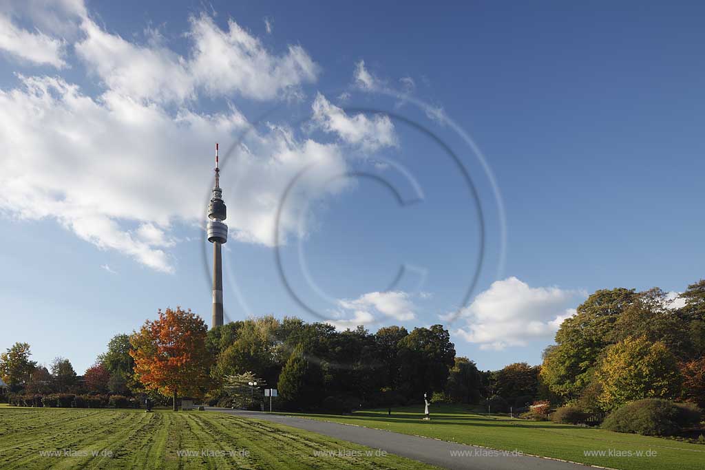 Dortmund Westfalenpark  Fernmeldeturm Florianturm und Herbstlandschaft; Westphalian Park with telecommmunications tower named Florian in autumn landscape