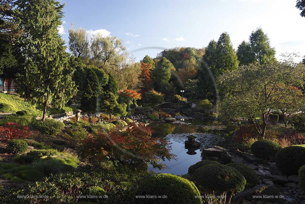 Dortmund Westfalenpark  Japanischer Garten in Herbstlandschaft; Westphalian Park Japanese Garden in autumn landscape