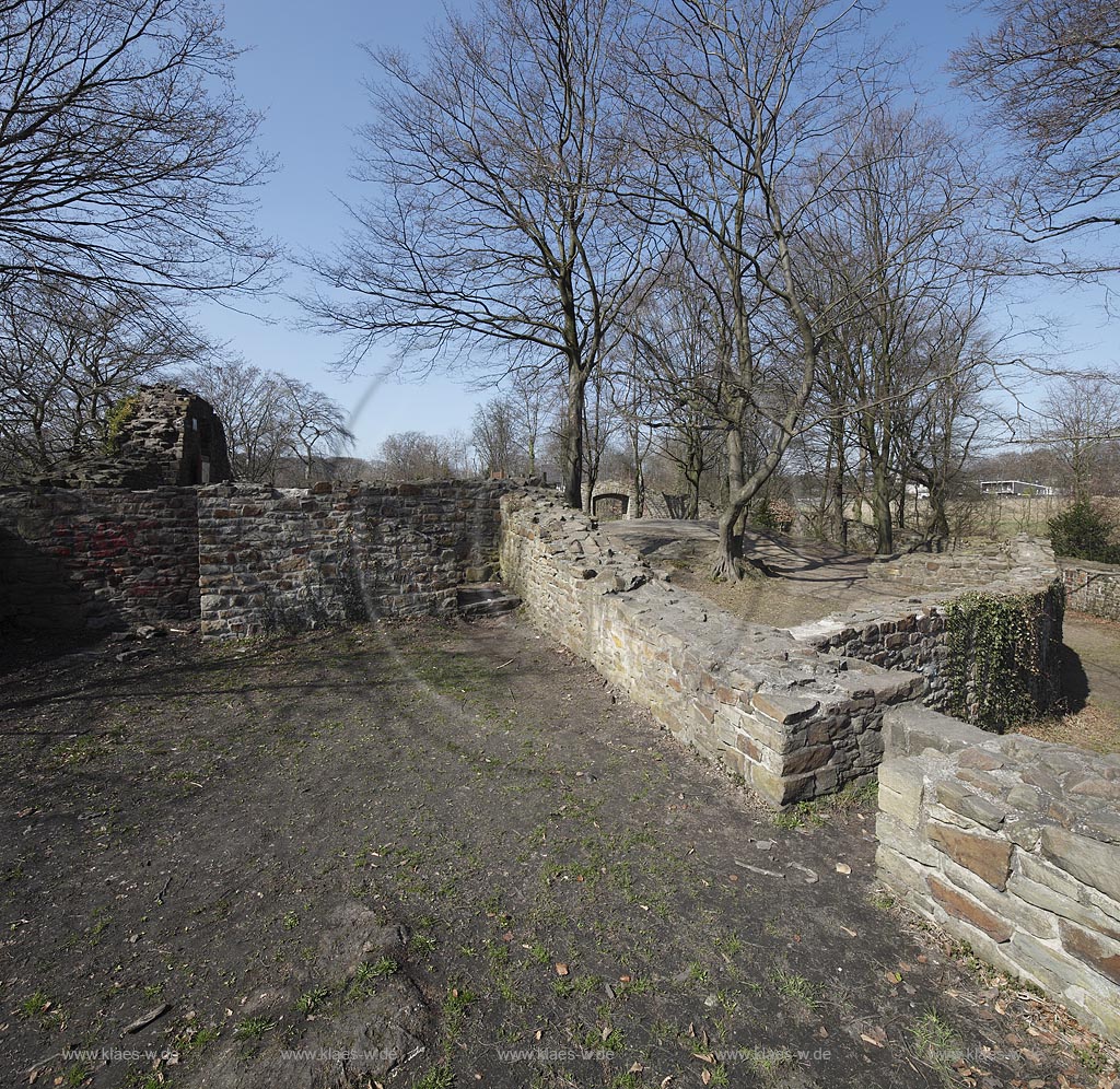 Essen Bredeney, Ruine Neue Isenburg, Nebengebaeude, Hauptgebaeude, Bergfried; Essen Bredeney, ruine of castle New Isenburg, outhouse