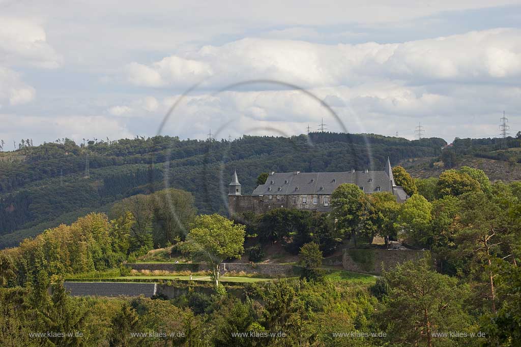 Hagen--Hohenlimburg Blick zum Schloss Hohenlimburg in Spaetsommer, Fruehherbstlandschaft, view to castle Hohenlimburg in eraly autumn