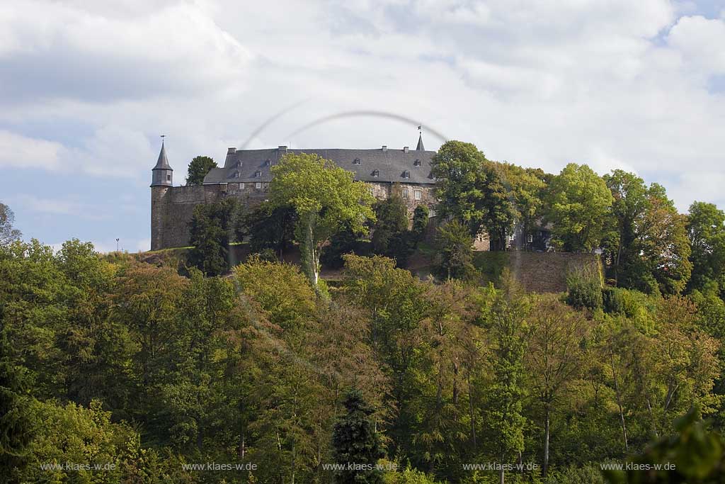 Hagen--Hohenlimburg Blick zum Schloss Hohenlimburg in Spaetsommer, Fruehherbstlandschaft, view to castle Hohenlimburg in eraly autumn