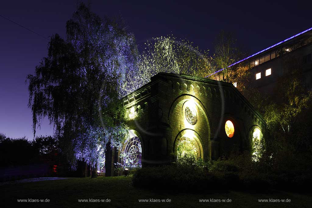 Hamm Maximilianpark waehrend Herbstleuchten Illumination; The Maximilianpark Hamm during illuminatin time in autumn.