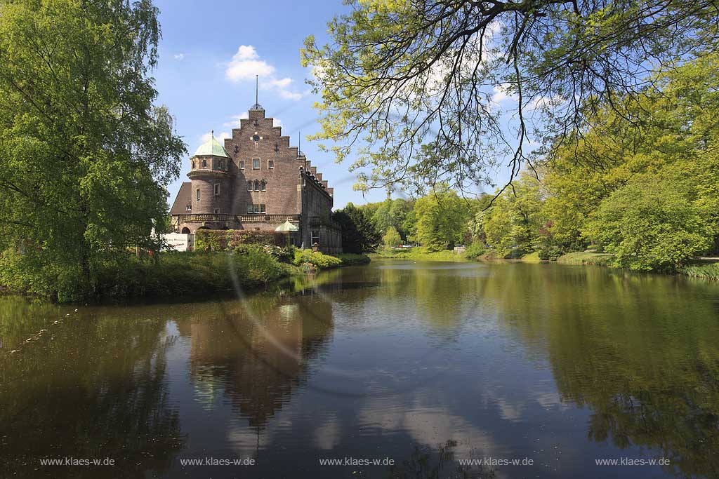 Gladbeck, Wasserschloss Wittringen mit Spiegelbild; Moated castle Wittringen with mirror image