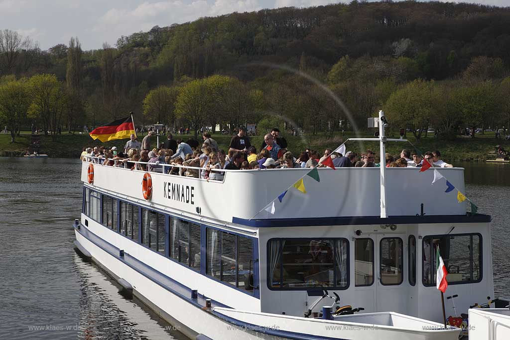 Kemnader See mit MS Kemnade, Passagierschiff, Ausflugsschiff der weissen Flotte mit Passagieren, Touristen an Bord; Lake Kemnade with passanger ship MS Kemnade with passengers, tourists on board