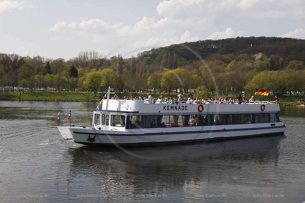 Kemnader See mit MS Kemnade, Passagierschiff, Ausflugsschiff der weissen Flotte mit Passagieren, Touristen an Bord; Lake Kemnade with passanger ship MS Kemnade with passengers, tourists on board