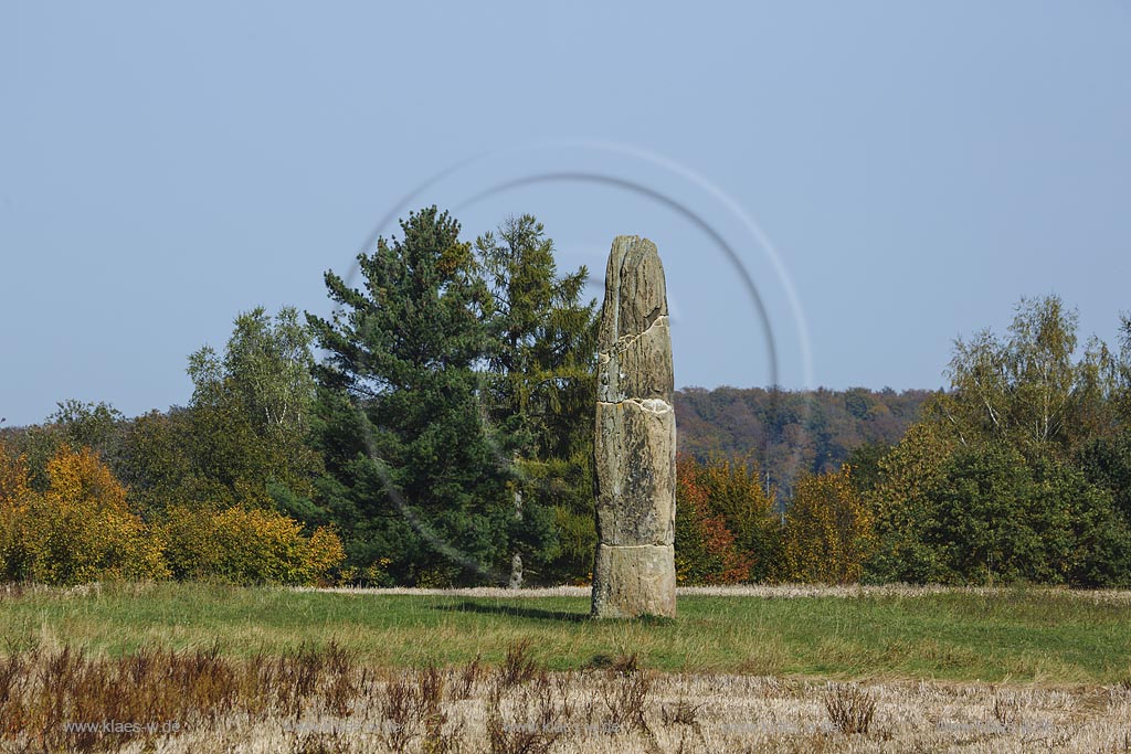 Blieskastel, der Gollenstein, eines der aeltesten Kulturdenkmaeler Deutschlands; Blieskastel, stone Gollenstein.