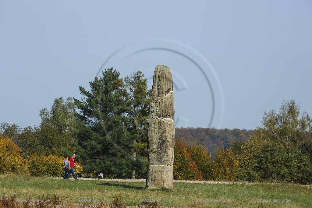 Blieskastel, der Gollenstein, eines der aeltesten Kulturdenkmaeler Deutschlands; Blieskastel, stone Gollenstein.