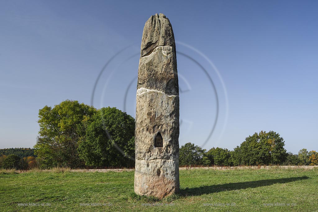 Blieskastel, der Gollenstein, eines der aeltesten Kulturdenkmaeler Deutschlands; Blieskastel, stone Gollenstein.