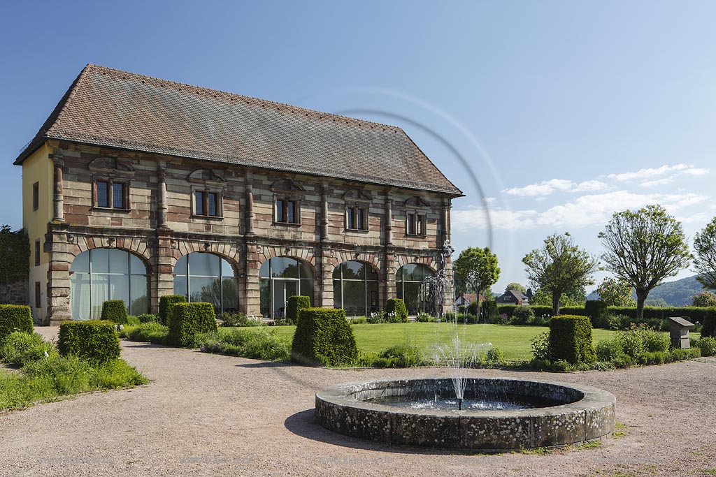 Blieskastel, das eindrucksvolle Renaissancebauwerk "Der Lange Bau", im Volksmund Orangerie genannt; Blieskastel, the formidable building of renaissance "Der Lange Bau, as known as "Orangerie".