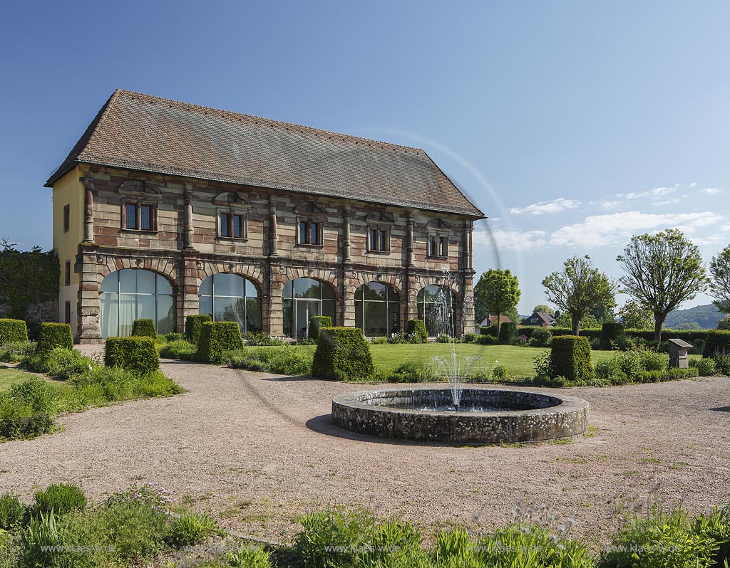 Blieskastel, das eindrucksvolle Renaissancebauwerk "Der Lange Bau", im Volksmund Orangerie genannt; Blieskastel, the formidable building of renaissance "Der Lange Bau, as known as "Orangerie".