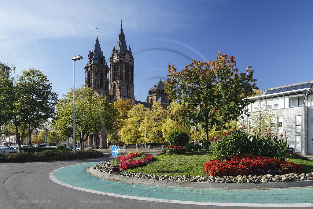 Dillingen, Blick auf katholische Pfarrkirche Heilig Sakrament, auch Saardom genannt; Dillingen, view to the catholic parish church Heilig Sakrament, as known as cathedral Saardom.