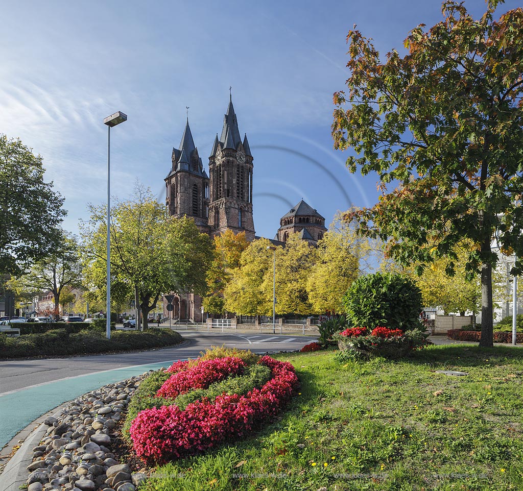 Dillingen, Blick auf katholische Pfarrkirche Heilig Sakrament, auch Saardom genannt; Dillingen, view to the catholic parish church Heilig Sakrament, as known as cathedral Saardom.