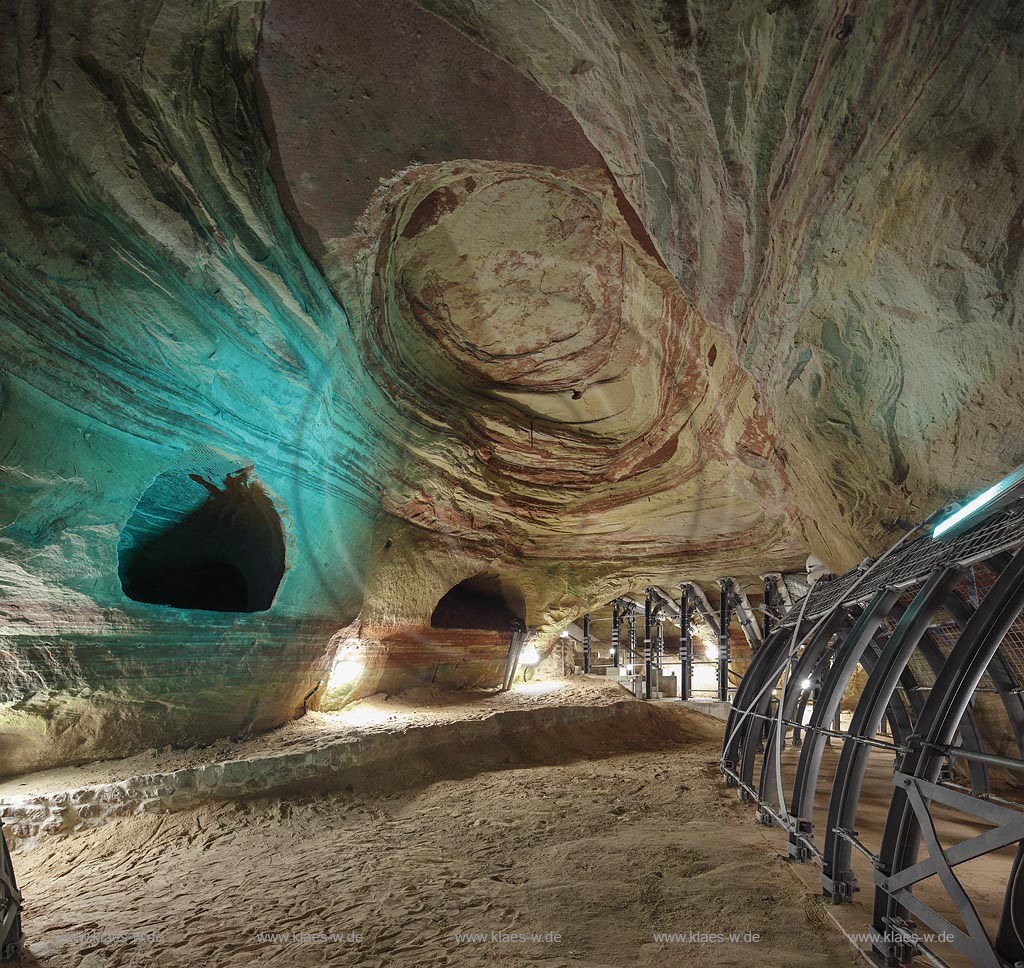 Homburg, Schlossberghoehlen, die nach Angaben der Stadt  die groessten Buntsandsteinhoehlen Europas sind; Homburg, caves Schlossberghoehlen.