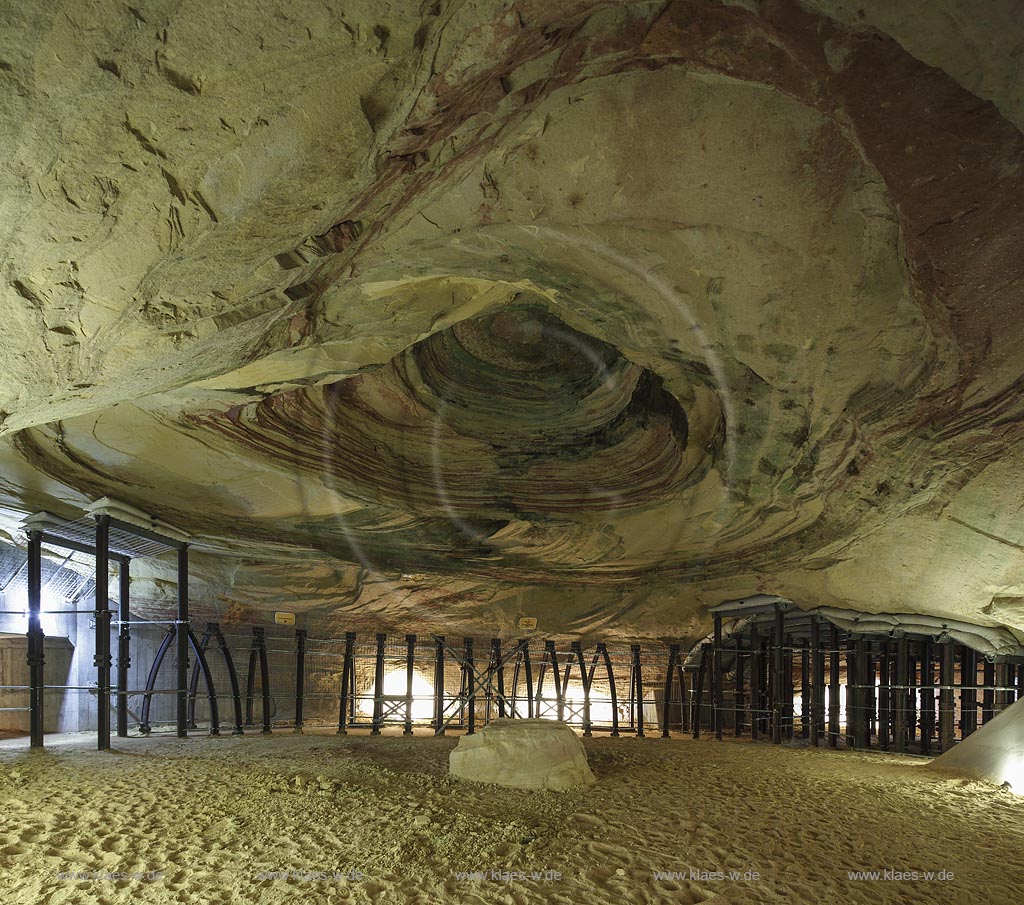 Homburg, Schlossberghoehlen, die nach Angaben der Stadt  die groessten Buntsandsteinhoehlen Europas sind; Homburg, caves Schlossberghoehlen.