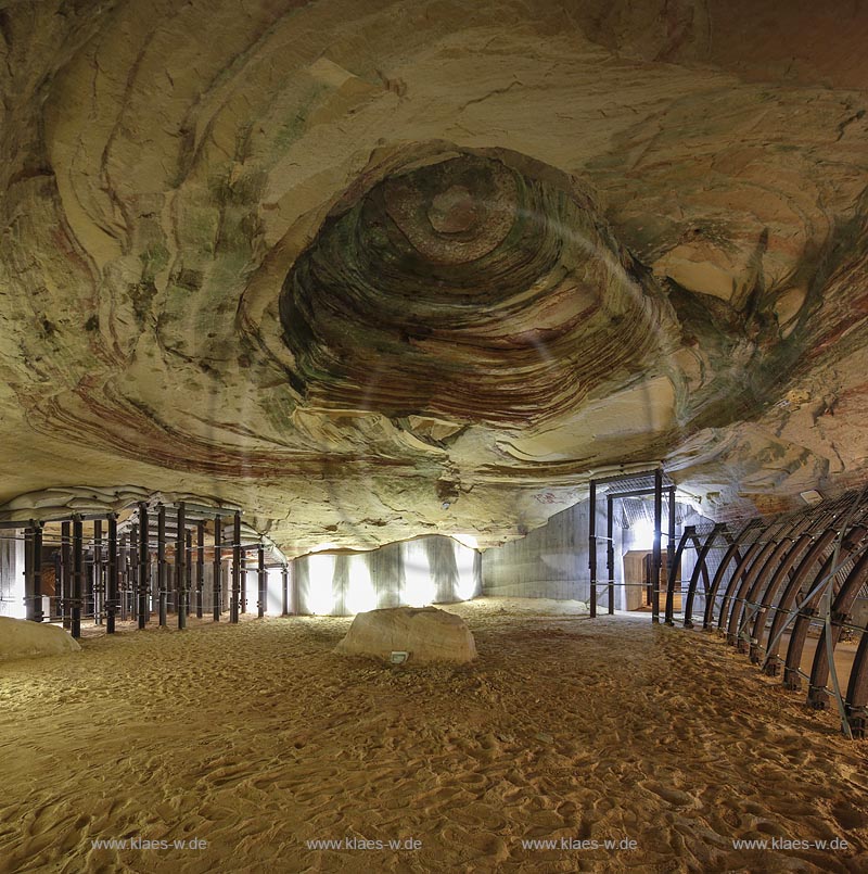 Homburg, Schlossberghoehlen, die nach Angaben der Stadt  die groessten Buntsandsteinhoehlen Europas sind; Homburg, caves Schlossberghoehlen.