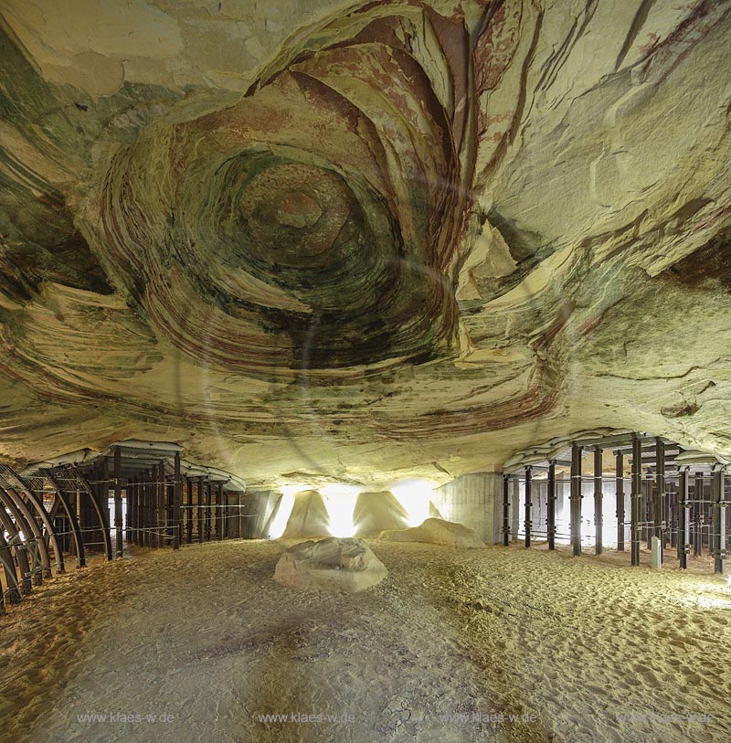 Homburg, Schlossberghoehlen, die nach Angaben der Stadt  die groessten Buntsandsteinhoehlen Europas sind; Homburg, caves Schlossberghoehlen.