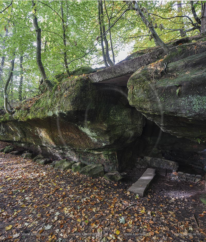 Kirkel-Neuhaeusel, Felsenpfad Freuenbrunnen; Kirkel-Neuhaeusel, rock path Freuenbrunnen.