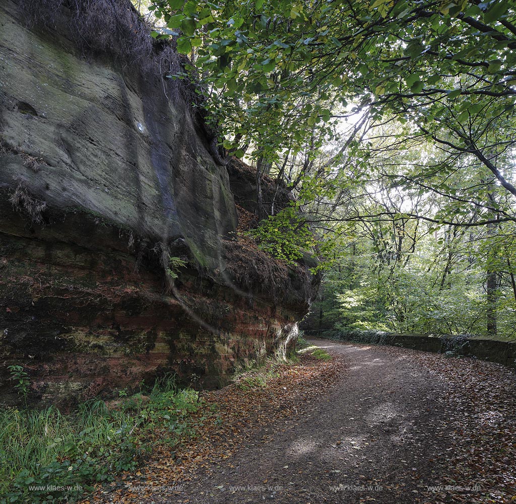 Kirkel-Neuhaeusel, Felsenpfad Freuenbrunnen, Wasserfelsen; Kirkel-Neuhaeusel, rock path Freuenbrunnen, water rocks.