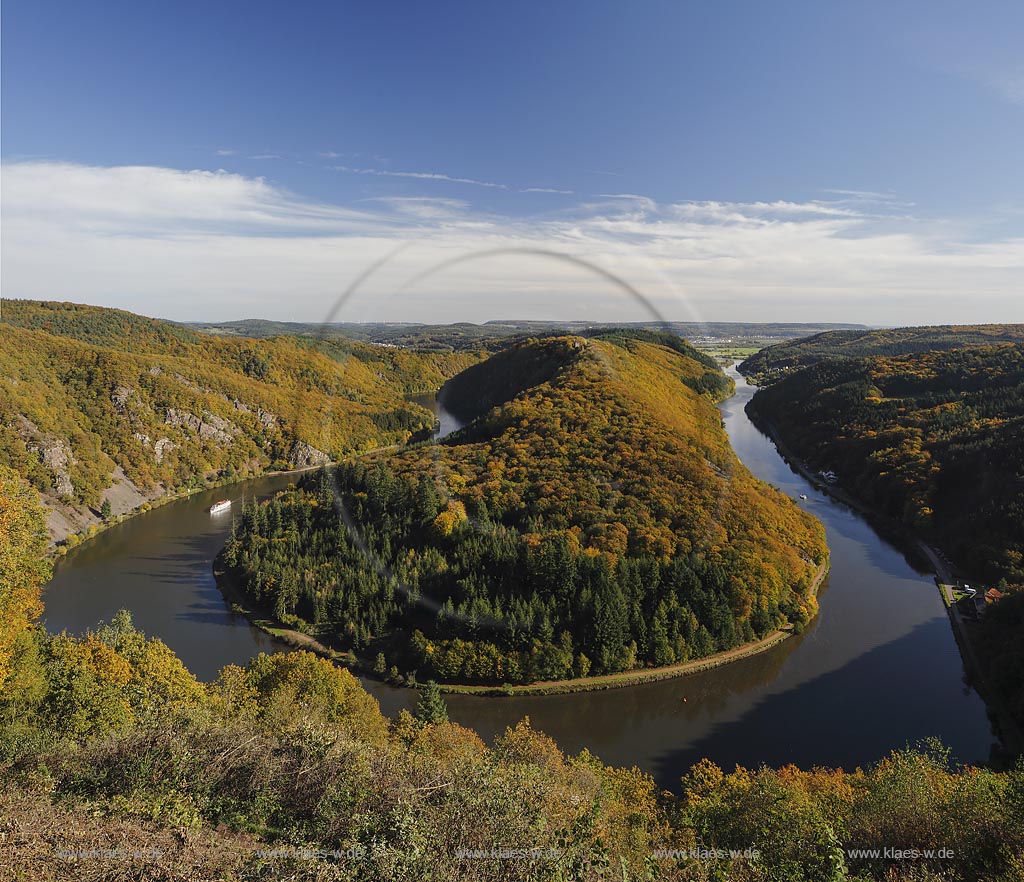 Mettlach-Orscholz, Blick vom Cloef auf die grosse Saarschleife; Mettlach-Orscholz, view from Cloef to the  sinuosity  of the river Saar.