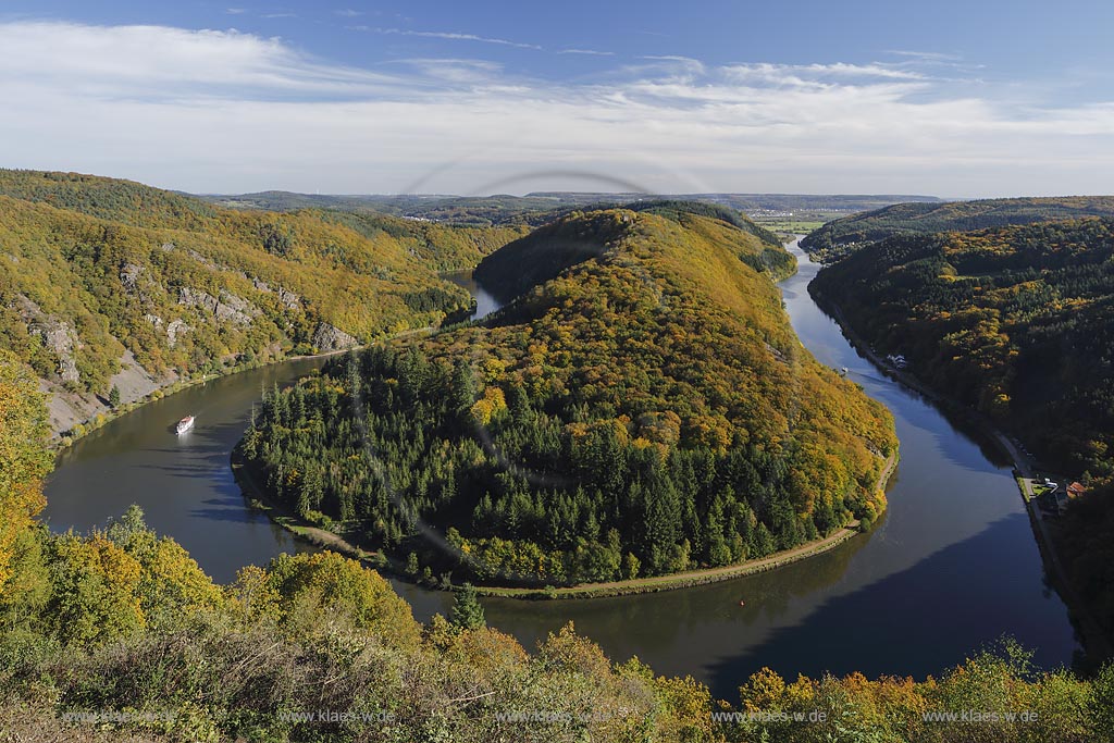Mettlach-Orscholz, Blick vom Cloef auf die grosse Saarschleife; Mettlach-Orscholz, view from Cloef to the  sinuosity  of the river Saar.