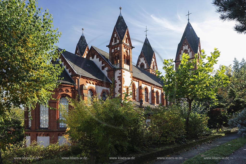 Mettlach, Blick auf Pfarrkirche St. Lutwinus; Mettlach, view to parish church St. Lutwinus.