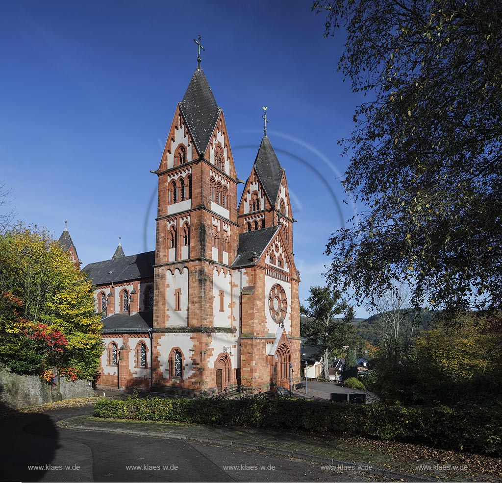 Mettlach, Blick auf Pfarrkirche St. Lutwinus; Mettlach, view to parish church St. Lutwinus.