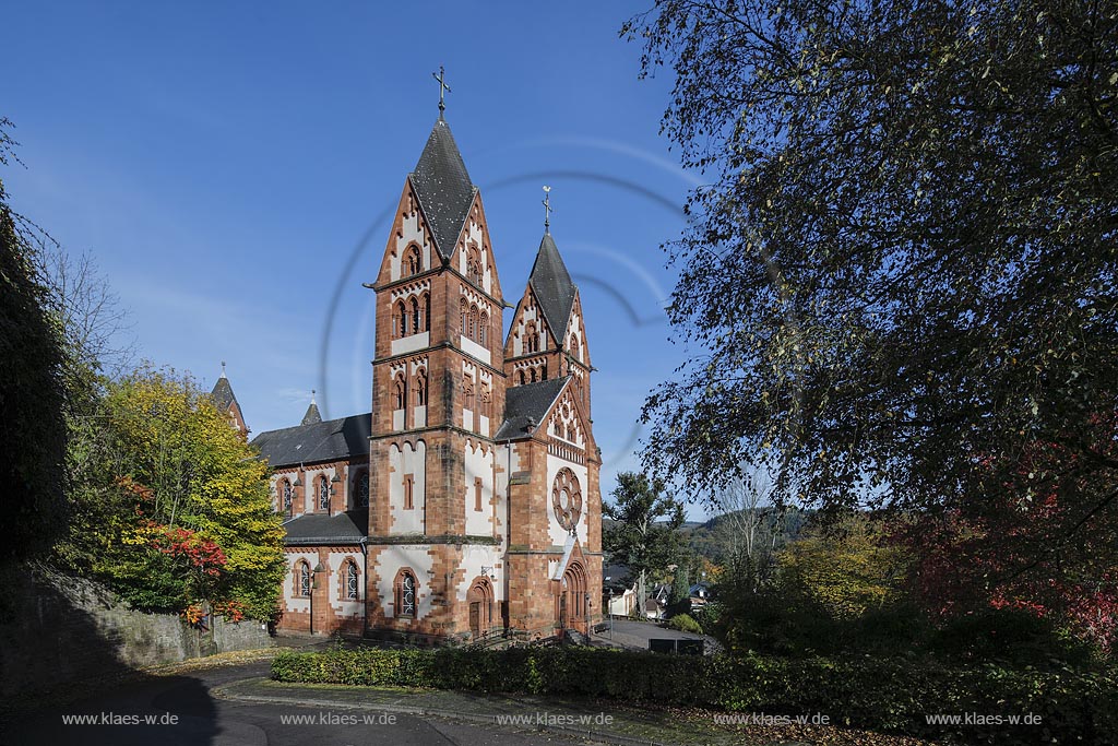 Mettlach, Blick auf Pfarrkirche St. Lutwinus; Mettlach, view to parish church St. Lutwinus.