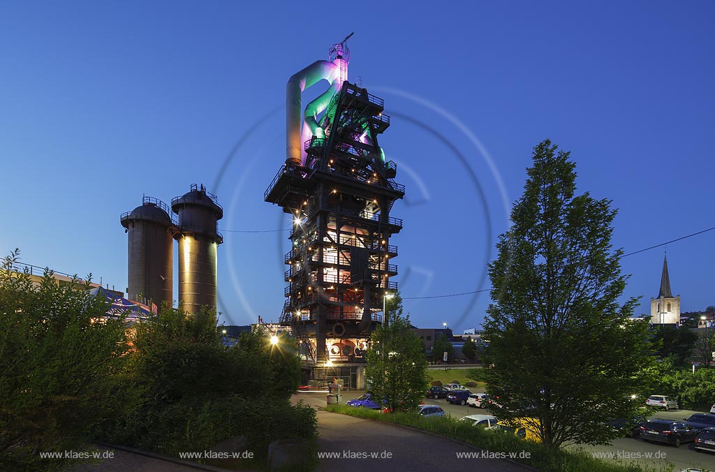 Neunkirchen Saar, "Altes HuettenAreal" zur blauen Stunde, illuminiert; Neunkirchen Saar, aggregation of industrial heritage "Altes HuettenAreal" at blue hour.