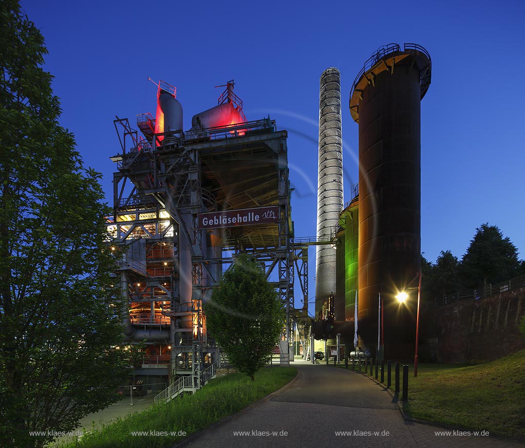 Neunkirchen Saar, "Altes HuettenAreal" zur blauen Stunde, illuminiert; Neunkirchen Saar, aggregation of industrial heritage "Altes HuettenAreal" at blue hour.