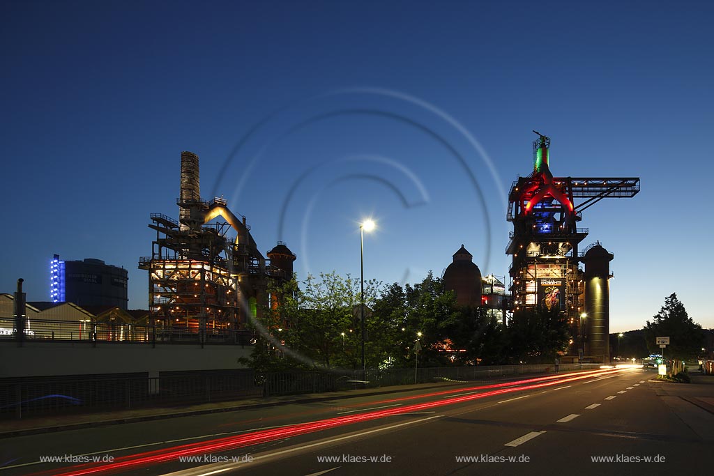 Neunkirchen Saar, "Altes HuettenAreal" zur blauen Stunde, illuminiert; Neunkirchen Saar, aggregation of industrial heritage "Altes HuettenAreal" at blue hour.