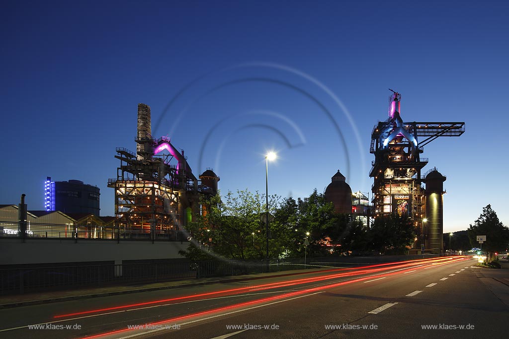 Neunkirchen Saar, "Altes HuettenAreal" zur blauen Stunde, illuminiert; Neunkirchen Saar, aggregation of industrial heritage "Altes HuettenAreal" at blue hour.