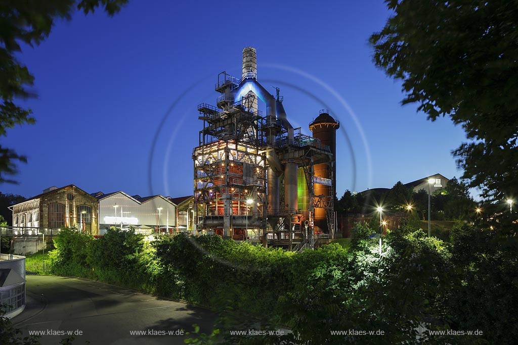 Neunkirchen Saar, "Altes HuettenAreal" zur blauen Stunde, illuminiert; Neunkirchen Saar, aggregation of industrial heritage "Altes HuettenAreal" at blue hour.