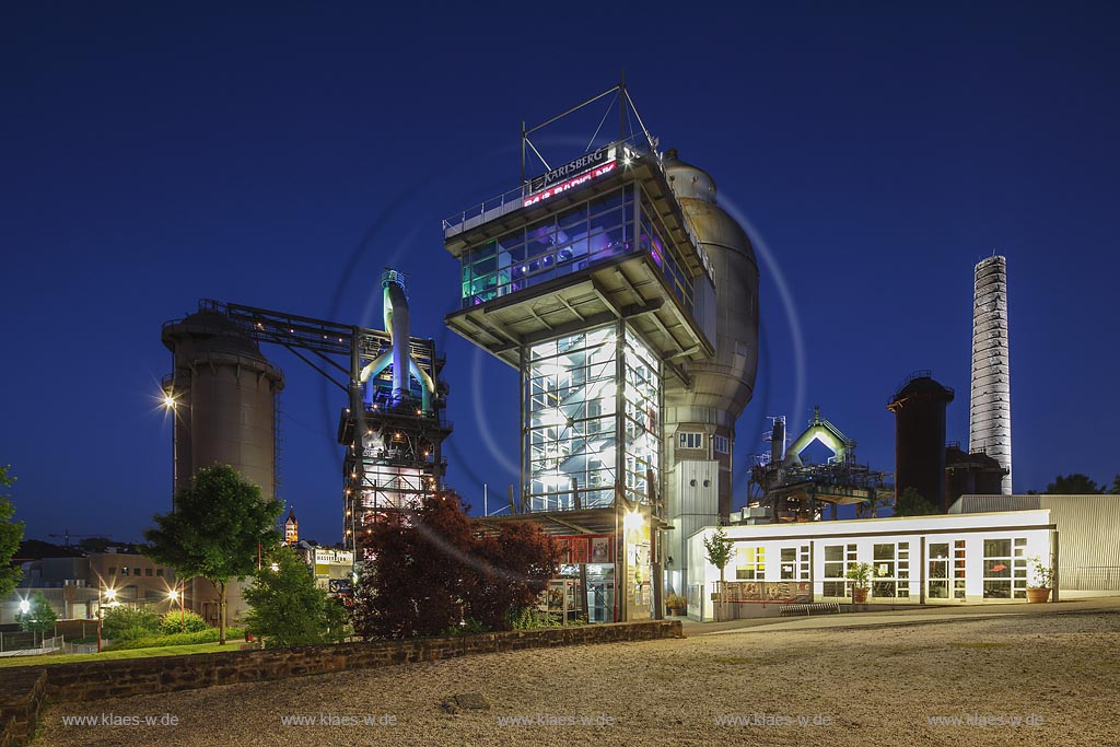 Neunkirchen Saar, "Altes HuettenAreal" zur blauen Stunde, illuminiert; Neunkirchen Saar, aggregation of industrial heritage "Altes HuettenAreal" at blue hour.