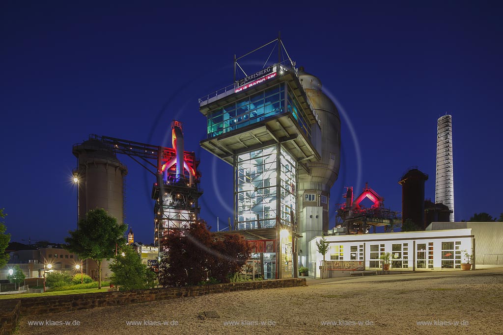 Neunkirchen Saar, "Altes HuettenAreal" zur blauen Stunde, illuminiert; Neunkirchen Saar, aggregation of industrial heritage "Altes HuettenAreal" at blue hour.