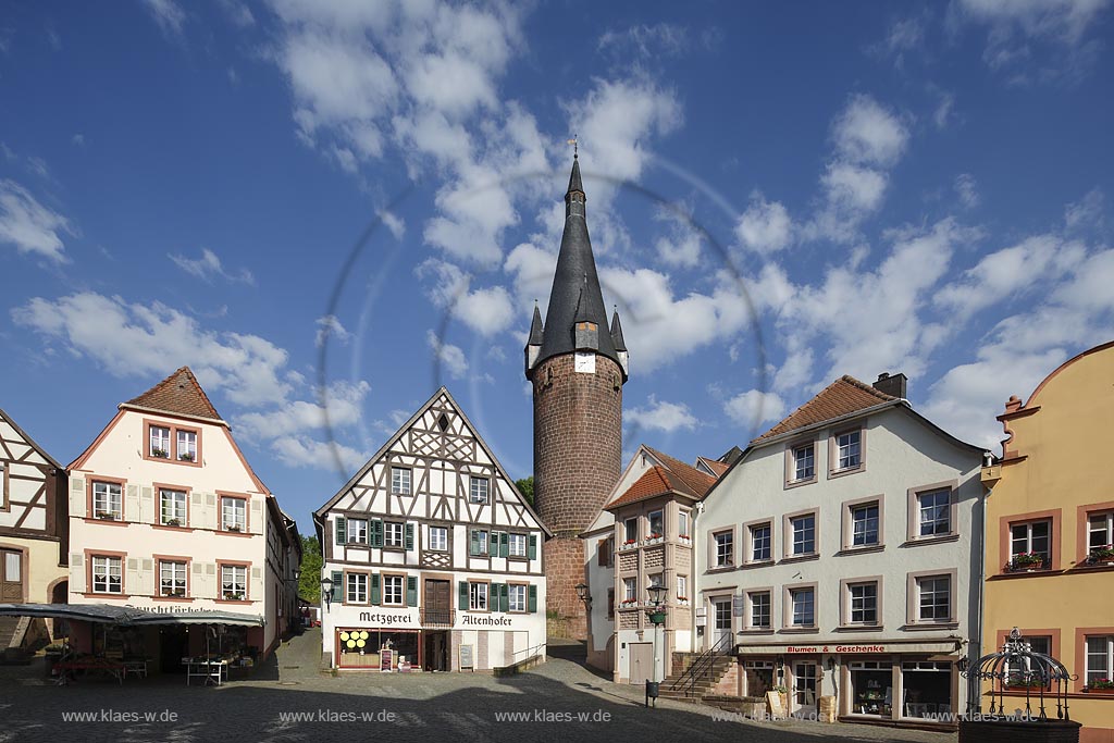 Ottweiler, Alter Markt mit Alter Turm, der alte Wehrturm ist Eigentum der evangelischen Kirchengemeinde, die ihn als Glockenturm nutzt; Ottweiler, Alter Markt with tower Alter Turm.