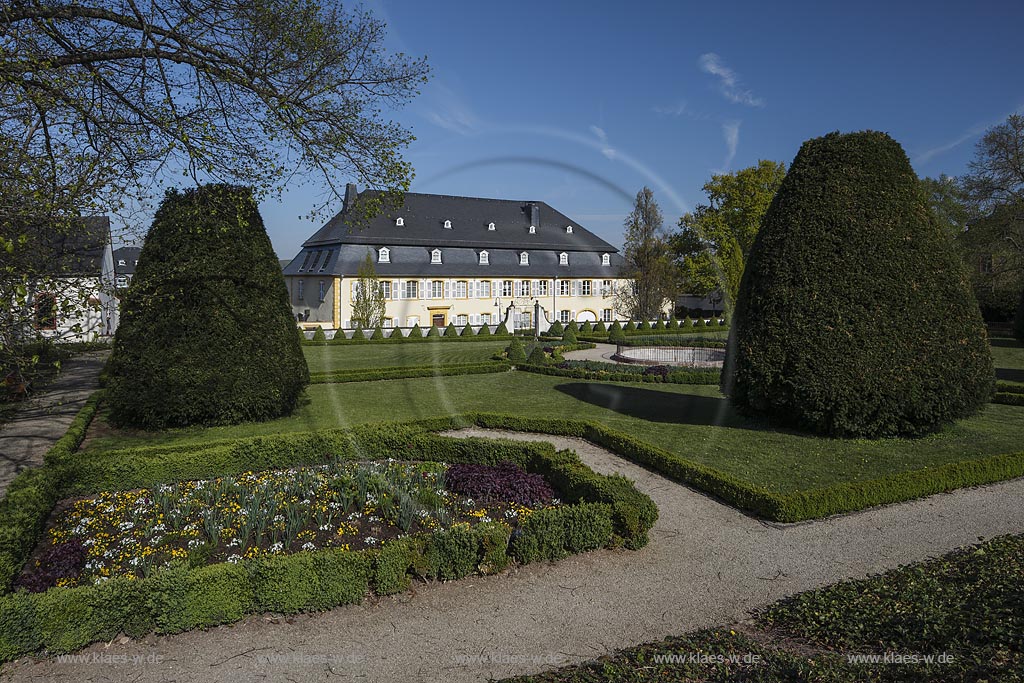 Gemeinde Perl Nennig Palais von Nell, erbaut1733 als ein stattliches Hofhaus (Palais), das spaeter in den Besitz der Familie von Nell ueberging ; Perl Nennig. In 1733 the church built the palais.