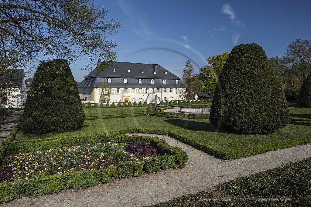 Gemeinde Perl Nennig Palais von Nell, erbaut1733 als ein stattliches Hofhaus (Palais), das spaeter in den Besitz der Familie von Nell ueberging ; Perl Nennig. In 1733 the church built the palais.