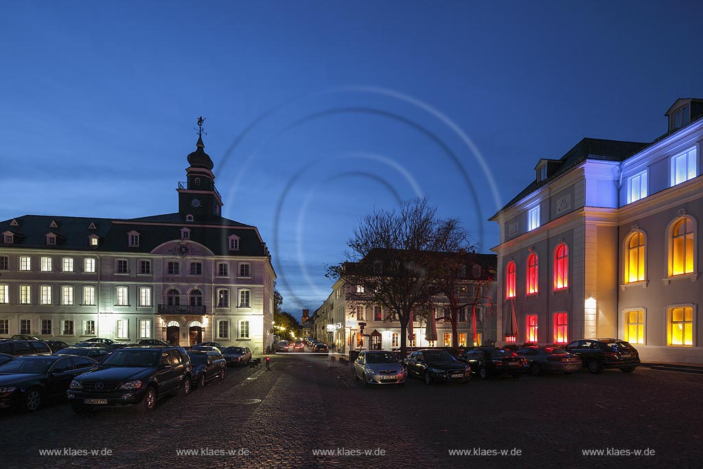 Saarbruecken, Blick auf Alt-Saarbruecken und altes Rathaus zur blauen Stunde; Saarbruecken, view to Alt-Saarbruecken and to the old townhall at blue hour.