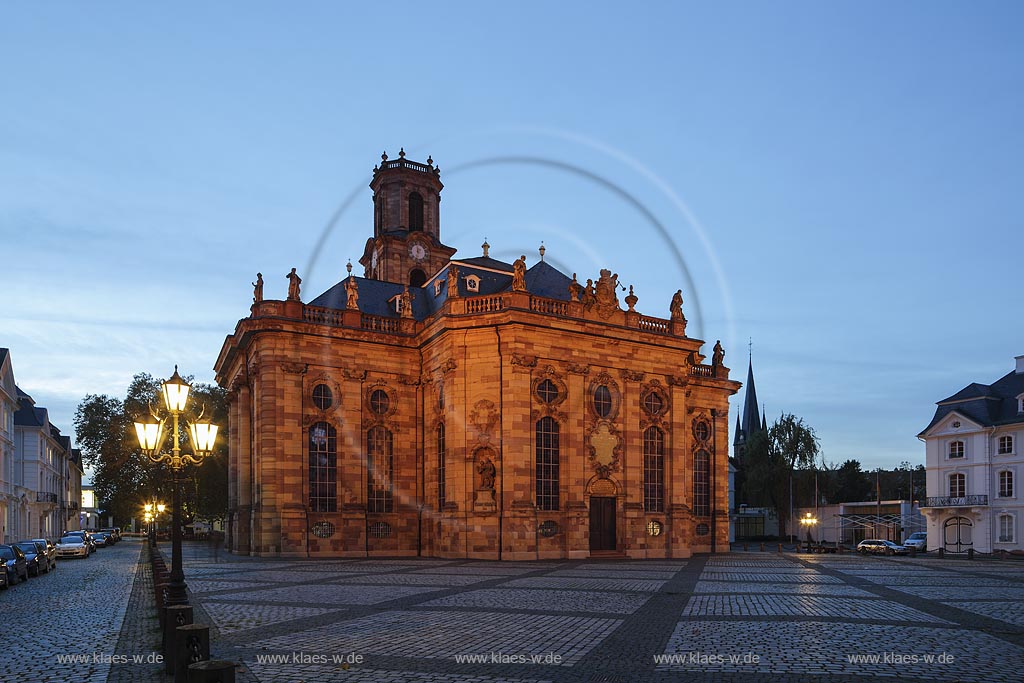 Saarbruecken, Alt-Saarbruecken, Blick auf die Ludwigskirche zur blauen Stunde, sie gilt als einer der bedeutendsten evangelischen barocken Kirchenbauten Deutschlands; Saarbruecken, Alt-Saarbruecken, view to the church Ludwigskirche at blue hour.