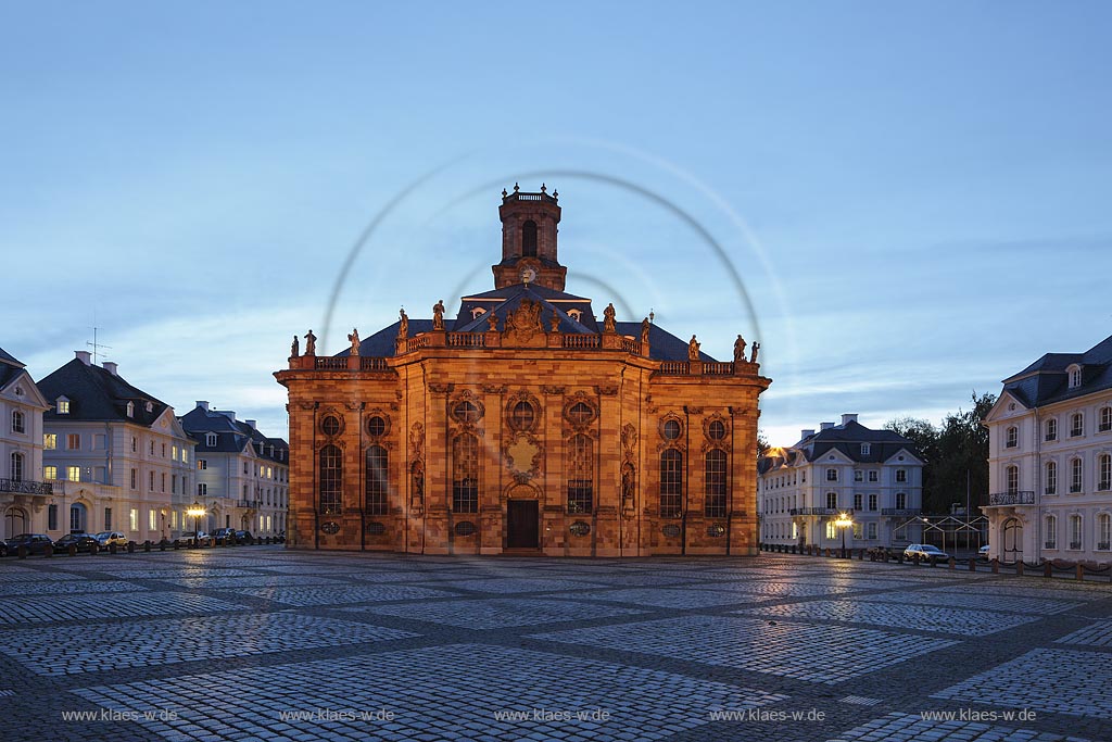 Saarbruecken, Alt-Saarbruecken, Blick auf die Ludwigskirche zur blauen Stunde, sie gilt als einer der bedeutendsten evangelischen barocken Kirchenbauten Deutschlands; Saarbruecken, Alt-Saarbruecken, view to the church Ludwigskirche at blue hour.