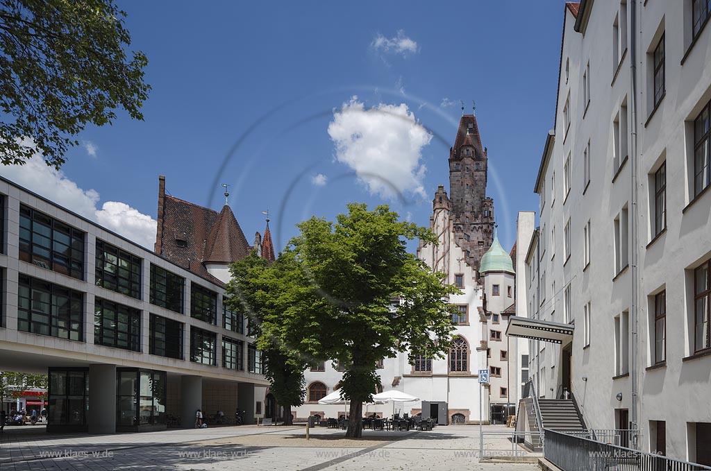 Saarbruecken, Rathaus St. Johann, es wurde 1897 bis 1900 im neu-gotischen Stil erbaut; Saarbruecken, townhall St. Johann.