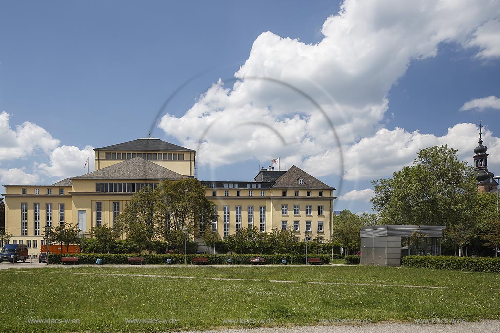 Saarbruecken, Ostansicht Saarlaendisches Staatstheater, es wurde 1937 und 1938 nach Entwuerfen von Paul Otto August Baumgarten im neoklassizistischen Stil erbaut; Saarbruecken, east elevation of the theatre Saarlaendisches Staatstheater.