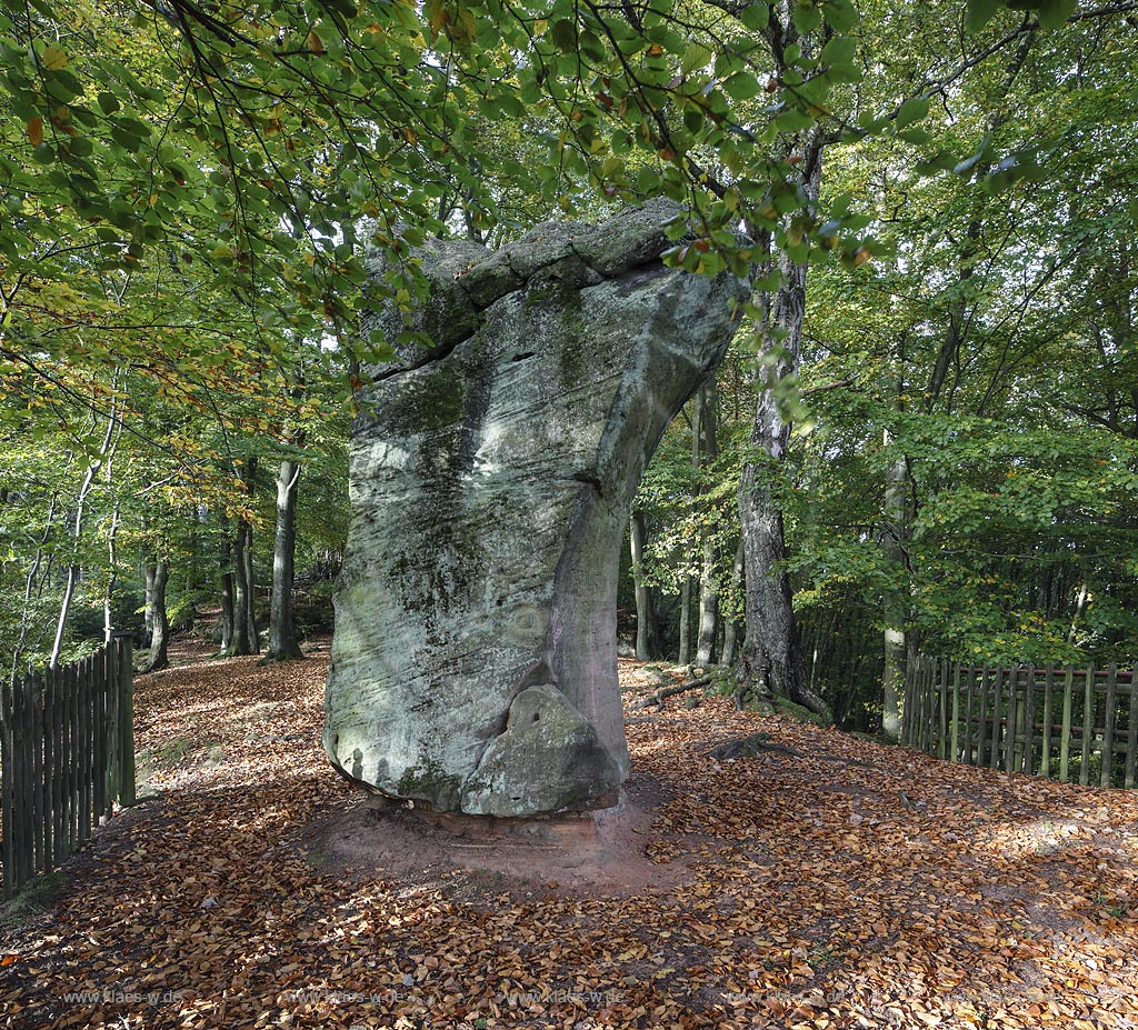 St. Ingbert-Rentrisch, Buntsandsteinfelsen "Der Teufelstisch"; St. Ingbert-Rentrisch, sandstone rock  "Der Teufelstisch".